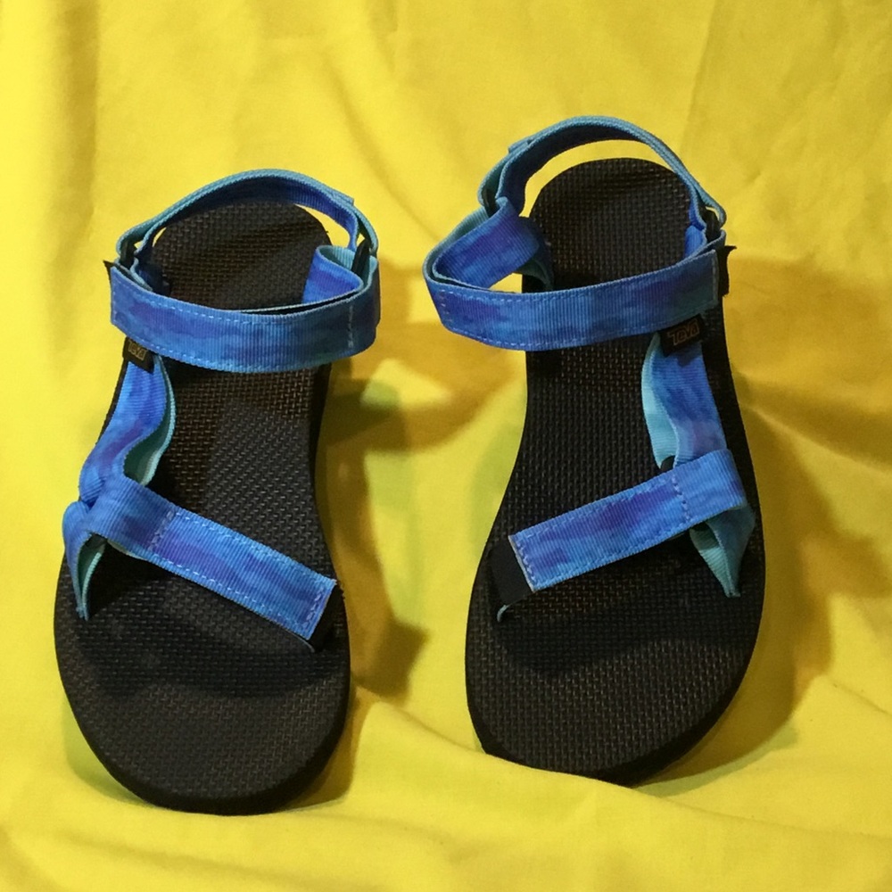 Teva Women’s Vibrant Blue Sandals SZ 9 gently used